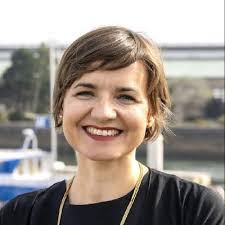 Virginie Piedagnel et Julia Montiel vous adressent leurs Meilleurs Voeux.  Que 2024 soit une année heureuse & remplie d'espoir.