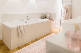 In canada, it was founded in 1984 to provide baby products and toys, specifically. Badewanne Mit Grosser Ablage Modern Badezimmer Koln Von Raum Bad R Musculus Gmbh Houzz