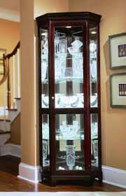 10 Chic And Elegant Kitchen Glass Cupboards Living Room Designs Living Room Lighting Design Gold Living Room Decor