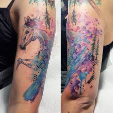 37 Spektakulare Pferdetattoo Ideen Die Von Starke Und Kraft Sprechen Tattoo Pferd Pferdetattoo Pferd Tattoo