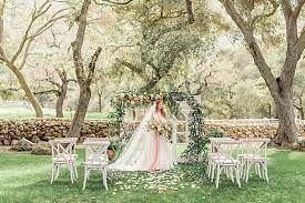 This beautiful east coast spring garden wedding is looking to be the perfect inspiration to incorporate all of the pastel spring. Ethereal Spring Garden Wedding Ideas Southern California Wedding Ideas And Inspiration