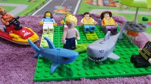 Lego Adamlar Havuza Girdiler Kopek Baligi Saldirdi Youtube