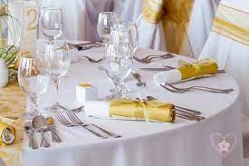 Decoration de salle de mariage blanc et or. Declinaison Theme Blanc Et Or Blog Organisation Table Decorations Christmas Table Table