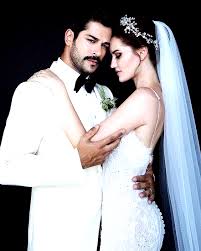 Fahriye Burak Ozcivit On Instagram Love Is All Evcenf Burakozcivit Fahriyeevcen Fahriyeevcen In 2020 Romantic Wedding Photos Wedding Poses Wedding Photos