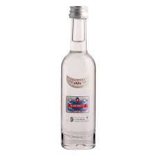 La vie quotidienne du quartier du mistral à marseille, avec ses grands bonheurs et ses lourds secrets, ses drames et ses joies. Absinthe Blanchette Lion Spirits