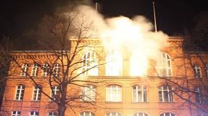Grossfeuer Schule Nach Brand Bis Zum Sommer Geschlossen Welt