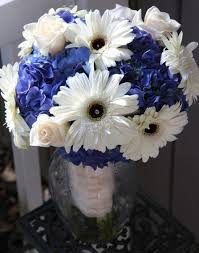 Dasies Weddingbells Blue Hydrangea Bouquet Blue Wedding Flowers Blue Bouquet