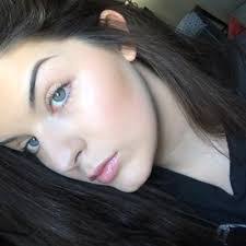 Lizzie Morrison's Instagram, Twitter & Facebook