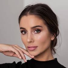 So cutesy 🤎🥰 My soft neutral glams are popular demand because they offer  a versatile and natural-looking makeup look that enhances features without  being too dramatic or overdone. This also makes my