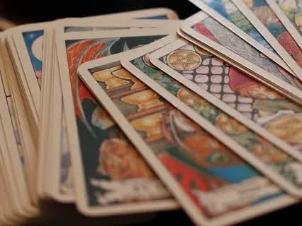 Daily Tarot Ritual: Using Tarot Card For Mindfulness & Focus