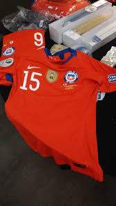 English deutsch español français italiano português do brasil. Con El Parche De Campeon De La Copa America 2015 Asi Es La Camiseta De Chile Para Defender La Corona Redgol