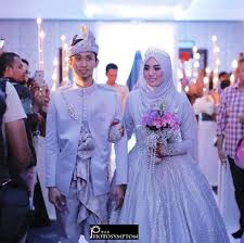 Bila bercakap tentang tema perkahwinan, pasti anda terbayang imej raja sehari, kan? Trend Baju Pengantin Terkini Mybaju Blog