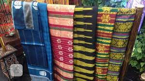 Jual sarung sabbe bugis asli full sutera type mandar asli dengan harga rp1.818.600 dari toko online faraa_shop, jakarta timur. Makna Yang Terlupakan Dari Keunikan Corak Dan Warna Kain Sutra Khas Sulawesi Selatan Lifestyle Liputan6 Com