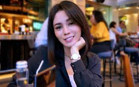 #1minggu1cerita mendukung kamu untuk tetap berbagi cerita. Saphira Indah Meninggal Mendadak Saat Hamil Ramalan Endang Tarot Soal Kematian Artis Terbukti