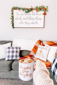 Discover design ideas from a variety of farmhouse living rooms, including color, furniture layouts, neutral rug picks and more! 15 Farmhouse Fall Wall Decor Accents Art Ideas