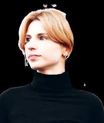 Christine Geist's Instagram, Twitter & Facebook