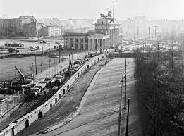 Building  or construction of a/ the wall s 2. Mauerbau Jugendopposition In Der Ddr