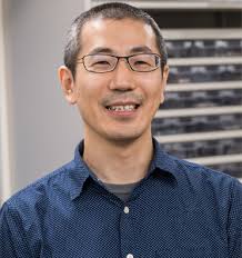Monocular Stereo Measurement Using Viewpoint Switching Iris