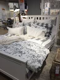 Ikea Hemnes Bed For Guest Bedroom Love The Gray And Floral Looks So Comfortable From Bed The Floral For Guestsbedroom Cozy Gray Hemnes Ikea Ikea Hemnes Bett Hemnes Schlafzimmer Schlafzimmer Einrichten