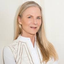 Elizabeth Weymouth's Instagram, Twitter & Facebook