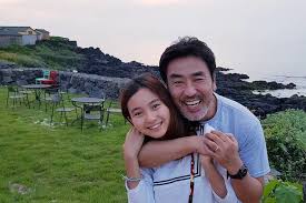 A story about love between a mentally ill father and his lovingly adorable daughter. Ryu Seung Ryong Shares Sweet Reunion With Onscreen Daughter From Miracle In Cell No 7 Soompi