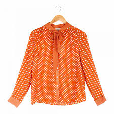 Col montant, col lavallière à nouer, poignets boutonnés, effet de transparence. Chemise A Pois Manches Longues Col Lavalliere Femme La Petite Etoile