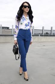 Summer Office Wear Inspiration Blue And White Floral Blouse With Amazing Blue Pants And Deal Of The Da Work Outfits Women Work Fashion Professional Outfits
