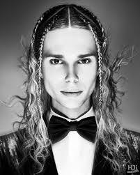 Terri Kay's Instagram, Twitter & Facebook