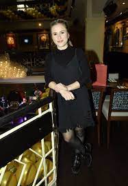 Vypařil se z domu, který si sám postavil, zmizel neznámo podle zjištění médií totiž nekomunikuje ani s vlastní rodinou. Sestra Jakuba Prachare Uz Neni Sama Mariana Ukazala Urostleho Pritele A Jen Zari