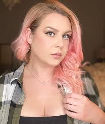 Amanda Jay's Instagram, Twitter & Facebook