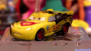 Then dunk him in the cold water tank and watch him change back! Cars Color Changers Lightning Mcqueen Changing Color From Yellow To Black Disney Pixar Video Dailymotion
