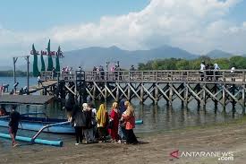 Teluk gilimanuk is a bay in indonesia and has an elevation of 48 metres. Teluk Gilimanuk Dipenuhi Wisatawan Libur Galungan Dan Pengantar Haji Antara News Bali