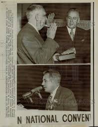 1953 Press Photo Warren Earl Burger sworn in by Chief Justice Fred Vinson
