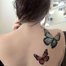 Tatouage Papillon Omoplate Papillons Bleu Rouge Tatouage Esthetique Tatouage Papillon Tatouage De Papillon