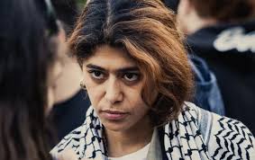 Retour de Rima Hassan ! Planquée dans les toilettes de l'avion Voir le 1er  commentaire