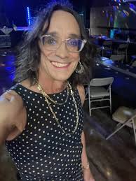 Rereading the next series: After the War of the Lance, Raistlin, now a  powerful archmage intends the darkness to return. Caramon, his twin  brother, together with Crysania, a cleric of good, and