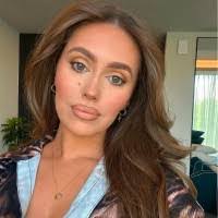 Clara Griffiths's Instagram, Twitter & Facebook