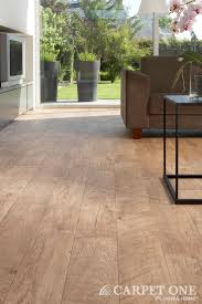 Vinyl Flooring Is Beautiful Affordable And Durable It Can Even Look Like Hardwood Casas Pisos Suelos