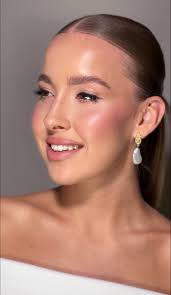 Complete Makeup List for Professional Performers  https://www.linkedin.com/pulse/makeup-list-professional-performers-krystin-nicole-railing?utm_source=share&utm_medium=member_android&utm_campaign=share_via