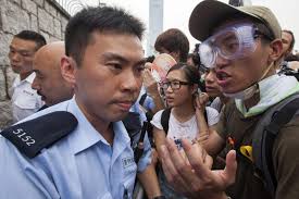 Hong Kong merchants losing patience with protesters