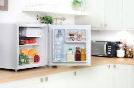 Russell Hobbs Fridge 45 Litre White Amazon Co Uk Large Appliances Mini Fridge Home Kitchens Large Appliances