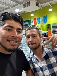 Me topé al pulga de laguna seca san Luis de la paz Que se le olvidó el  teléfono en la carne azada Vino a cargar amargosas