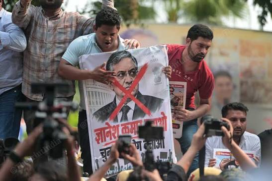 Indian youth Congress supporters protest against Chief Election Commissioner Gyanesh Kumar in New Delhi on Wednesday. Photos by Suraj Singh Bisht (@bsuraj509) #ThePrintPictures #INC #GyaneshKumar #Indianyouthcongress #youthcongress #CEC #ECI