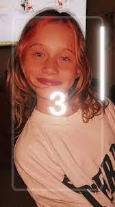 Karissa Bain's Instagram, Twitter & Facebook