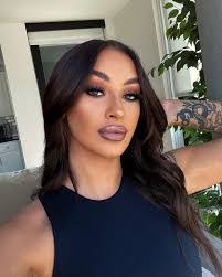 Lauren Brower's Instagram, Twitter & Facebook