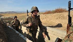 Armenia, mucho más pobre, es un país más cercano a rusia, que tiene ahí una base militar. Armenia Azerbaiyan Intensos Combates Reavivan El Conflicto En Nagorno Karabaj Internacional El Pais