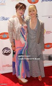 Actresses Holly Hartman and Taryn Manning attend the Give Back... News  Photo - Getty Images