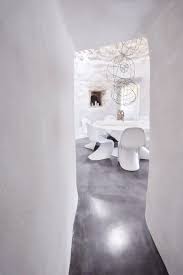 La Lamia Un Abri En Cas D Intemperies Maison En Pierre Decoration Blanc Maison