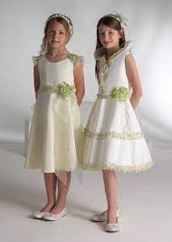 Come vestire una bimba in questa occasione speciale? Vestiti Da Comunione Bambina Abiti Per La Prima Comunione Vestiti Alla Moda Abiti Da Comunione
