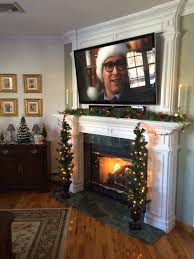 42 Christmas Fireplace Decor With Tv Ideas Https Silahsilah Com Home Decor 42 Christmas Christmas Fireplace Decor Christmas Mantle Decor Christmas Fireplace